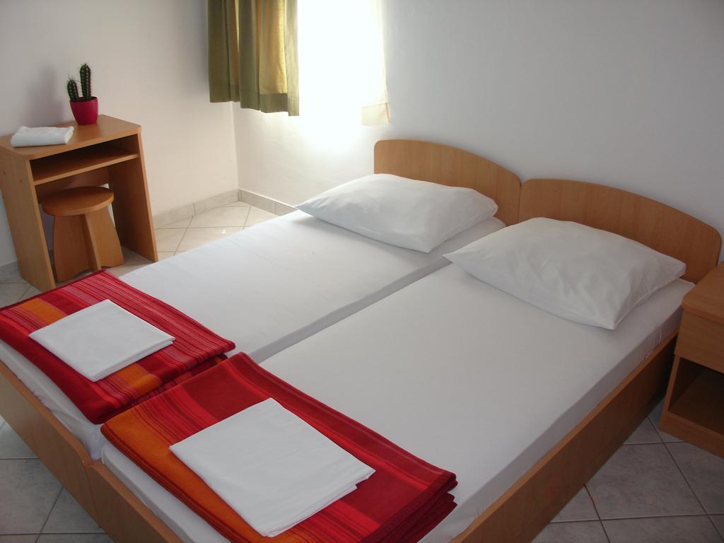 Hostel Amfora Fažana Стая снимка